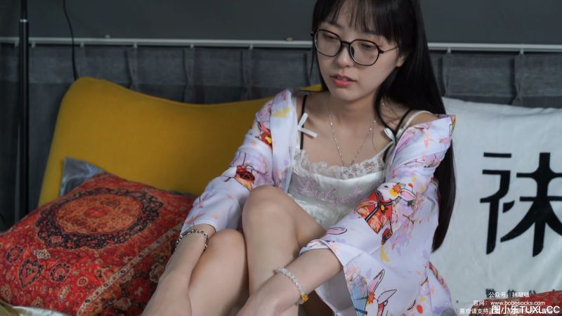 BoBoSocks袜啵啵 112期： 稚予 人字拖、肉丝（脚尖透明款）、裸足（花絮版）.webm_202.jpg