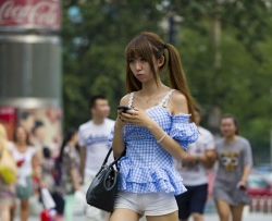 娇小身材美腿诱人已修改地址