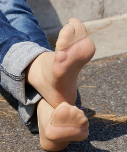 街拍美女高跟裸足[923]