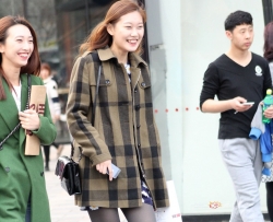 逛街的灰丝高跟美腿妹妹 [15P]