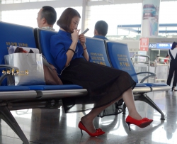 红鞋街拍肉丝美女【14P】