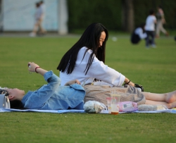少女双姝，两双洁白的天然素足躺倒了，摆齐了给你看 第二套 58P