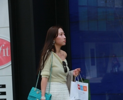 豪放的美腿少妇啊 [10P]