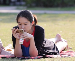 纯纯的女S大方露出一双无瑕玉足让人无法抗拒 第一套 40P