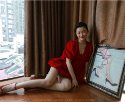 [IESS异思趣向]丝享家 1001：秋秋《跨年夜性感红裙》[90P／104M 百度网盘]
