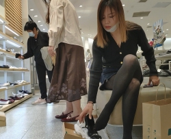 鞋柜试鞋丝袜美女小合集[02:06]