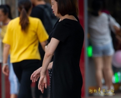 街拍黑丝OL晾脚了【13P】