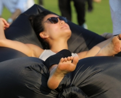 道具出场，气垫床助健美女生脸脚同框出镜 第二套 62P