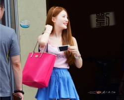 蓝裙蓝高跟火辣身材长腿美女 [10P]