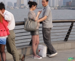 [唯美街拍]  白色短裤灰色丝袜笑的那么的甜 等 （5套）