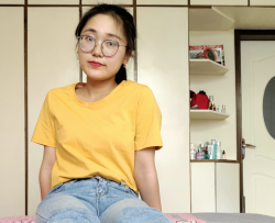 {蕾蕾短丝}眼镜美女大胆展示短丝-183P