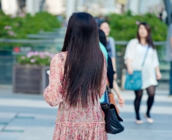 黑丝美女也在玩单反 [10P]
