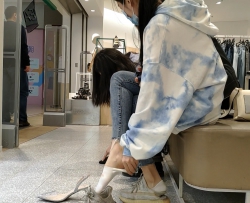 三姐妹试鞋玉足白皙船袜肉丝入味[03:51]