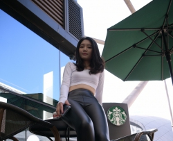 皮裤美女原图