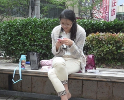 【4K街拍】少妇薄丝，透明到仿佛忽略了丝袜的存在