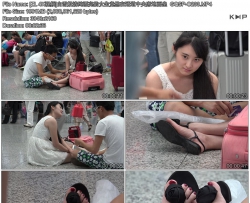 [ZL 4K视频]白雪般清纯漂亮的女生竟然在通道中央席地而坐