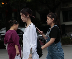 个人珍藏的人字拖裸足街拍系列1