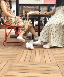 ����������Ů̽�ֶ���Ь�Ŷ�����÷Ż�ȥ[04:59]