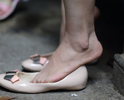 【ABC系列】38岁美少妇诱惑的美脚姿势，脚型真好看 30P