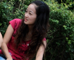 脚纹淡淡的草地美女（13P）