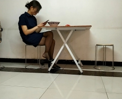 黑丝少妇很有韵味的挑鞋[02:19]