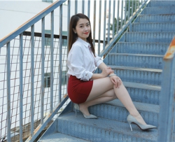 [IESS异思趣向]丝享家 1006：小婕《性感红色包臀裙》[87P／111M 百度网盘]