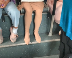 公汽上拍的肉丝视频，真的很诱惑