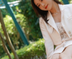 【裸足】抖音网红女主播小6气质熟女职业装公园秀美足（2）【74P】