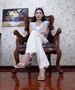 Cute and pretty Asian girl Qiu and Ůչʾ38