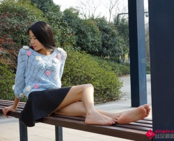 【ecolog极品】可人的女子大秀白N足底 第二套 48P