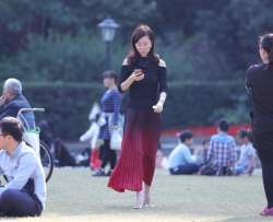 身材高挑，身形窈窕，风姿绰约的女人，脱下高跟的素足一尘不染 第二套 43P