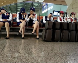 候车室制服美女微挑[01:39]