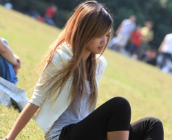 两位有猛男保护而无法拍出大部头的草地美足（22P）