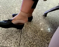 风衣短肉丝小少妇挑鞋[02:52]