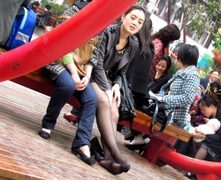 街拍漂亮的街拍黑丝美女【17P】