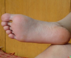 香香白嫩的脚[10P]