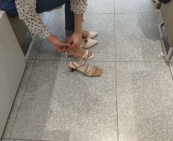 短肉丝试鞋美女小合集[00:47]