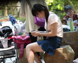 【ABC系列】20岁丰满的青春少女简单的擦脚穿鞋，脚丫很有味道 38P CZZJY-A467