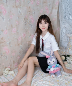 [甜予摄影] 璇璇-板鞋、白棉袜、裸足(带视频)【120P+2V/9.3G】