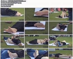 一整年都没解馋的草坪长丝足1080P