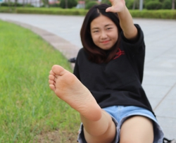 大一女生晓晓极品小脚丫 第三季 36P