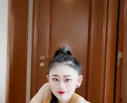 女孩脚丫最美的地方在于她的大脚趾
