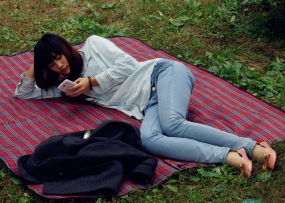 为什么美女都喜欢躺着脱鞋呢【81P】