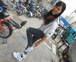QJ开膛手NO74街头搭讪小姐姐脱鞋袜完整版高清视频  582M