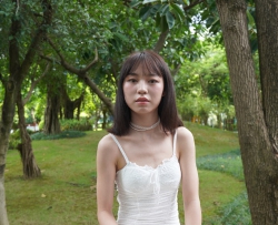 【裸足】（无水印）大学音乐系美女老师小中据说课堂从无缺席的男同学哦【85P】