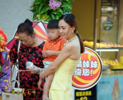 吊带黄裙黄色高跟鞋[33P]