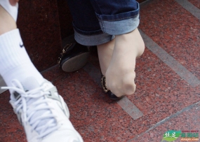 一看就知道不是夫妻，但脚趾却很灵活 【43P】