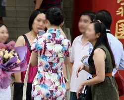 大花短裙，白丝凉托，丰满少妇 [12P]