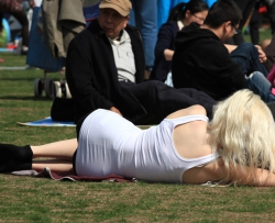 每逢假日，少不了一流品质的金发美女来助兴 第一套 52P
