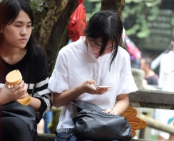 【ABC系列】这么漂亮纯洁的女生，她的脚让人真受不了还穿袜子 28P